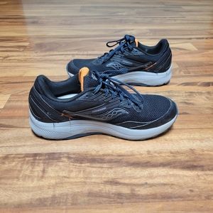 Saucony mens Size 9 running shoes